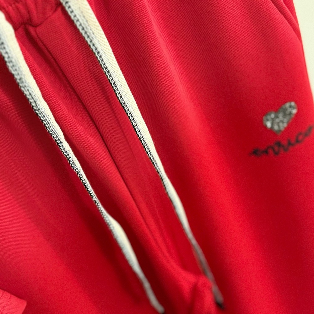 Red Suit - Picture 3 of 11